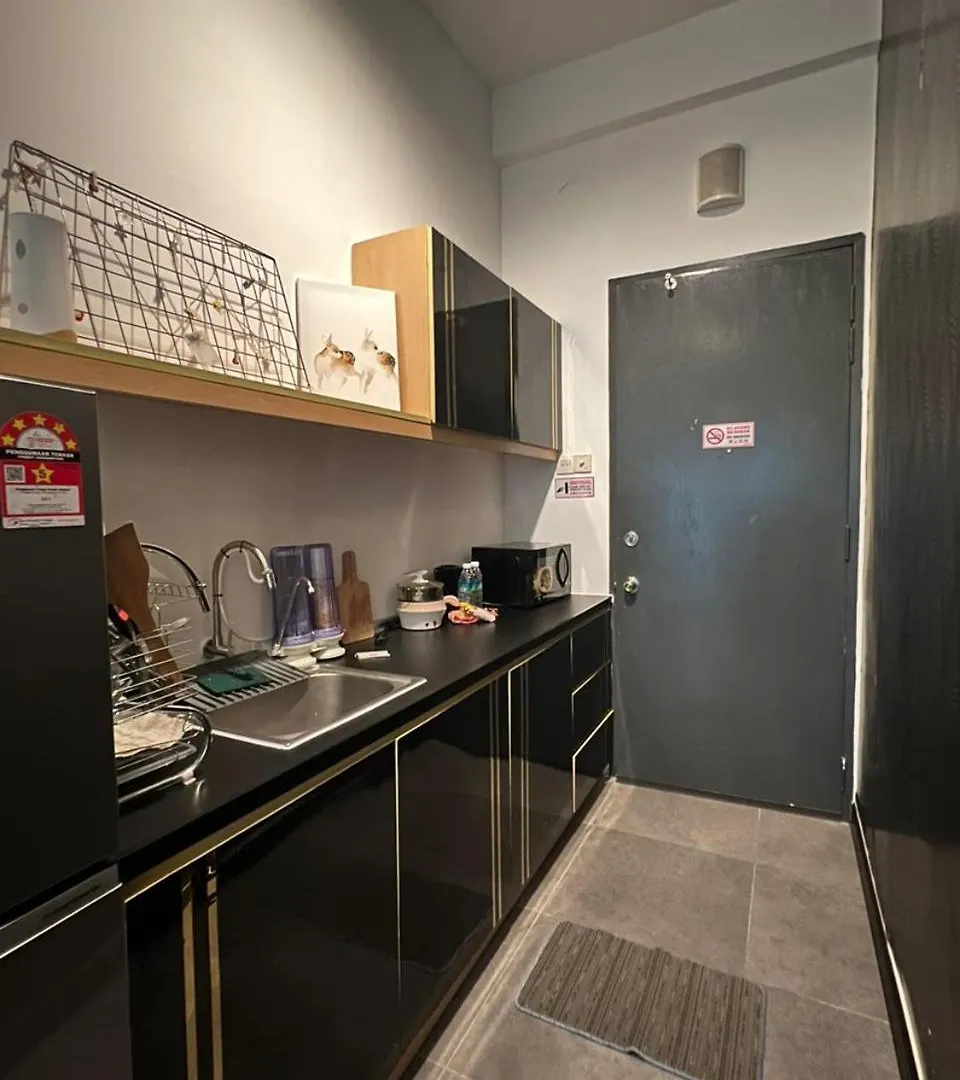 Breeze Cottage@Empire Damansara Petaling Jaya 0*,